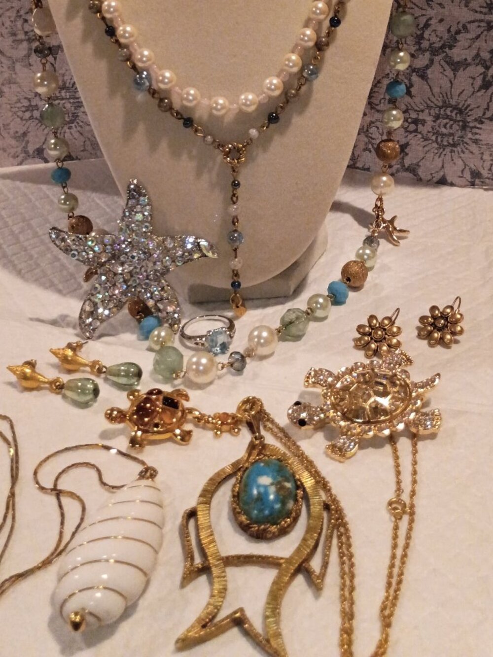 Vintage Jewelry Lot Faux Pearl Blue Ocean Theme Seashells Turtles 12 Pieces